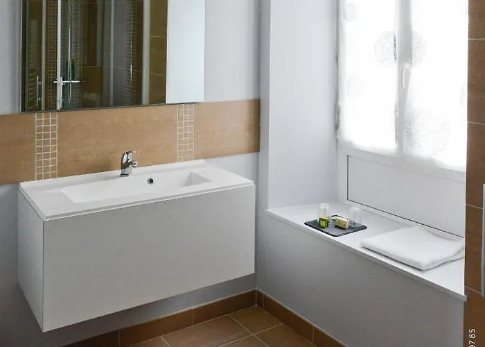 Logis Restaurant De France מלון 2*